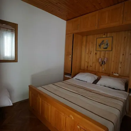 Ana S Garden Apartament Selce