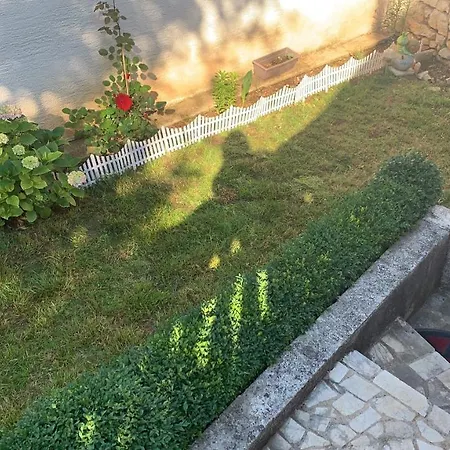 Ana S Garden Apartment Selce