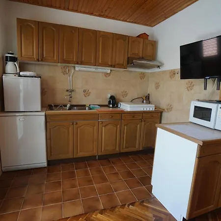Ana S Garden Apartment *