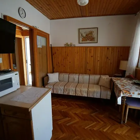 Ana S Garden Apartman Selce