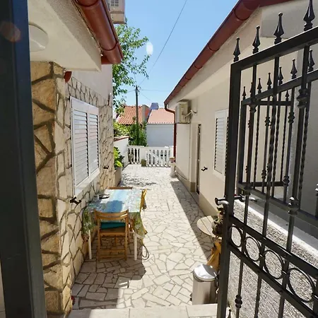 Ana S Garden Apartment